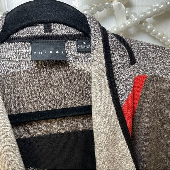 Stylish Multicolored Cardigan with Geometric Design - Picture 3 of 5